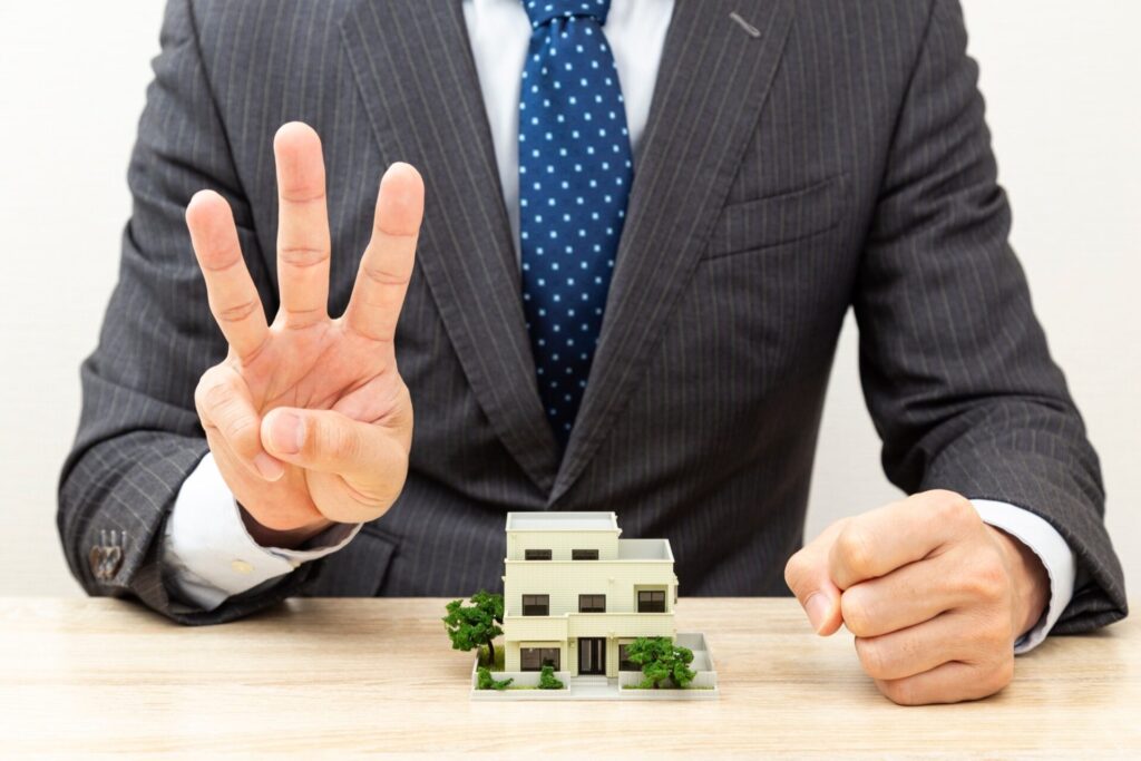 家づくりにおいて重要な3項目を解説する住宅専門スタッフ